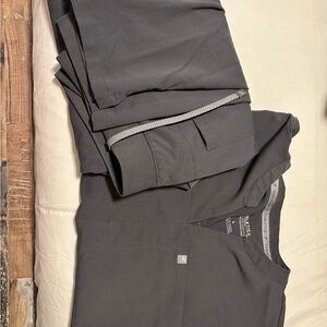 Fabletics Gray Women's Scrub Set